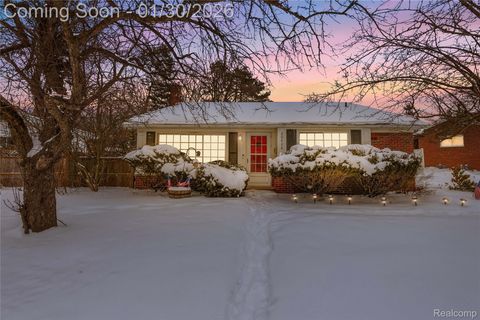 20426 Maplewood Street Livonia City MI 48152