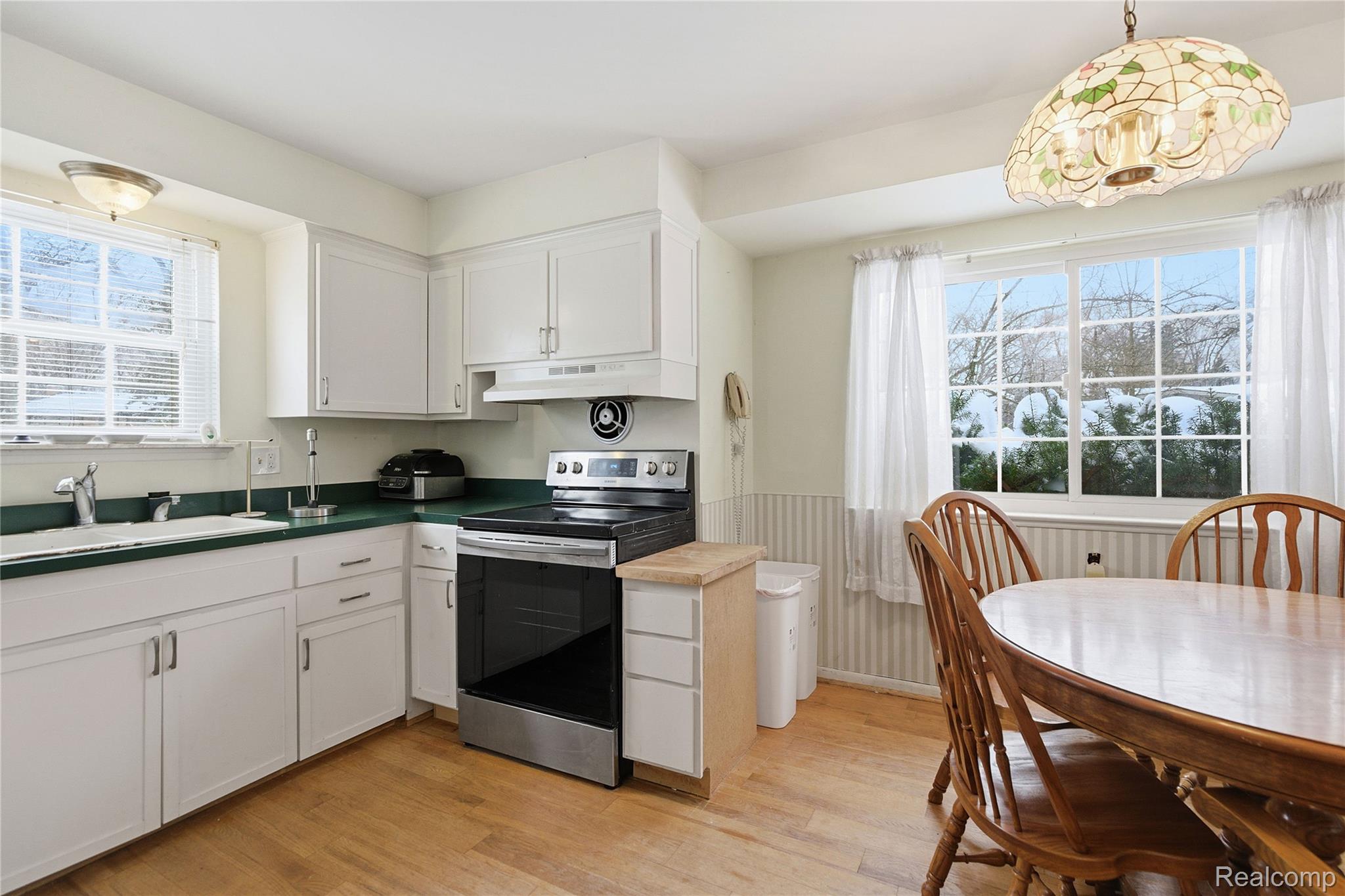 20426 Maplewood Street