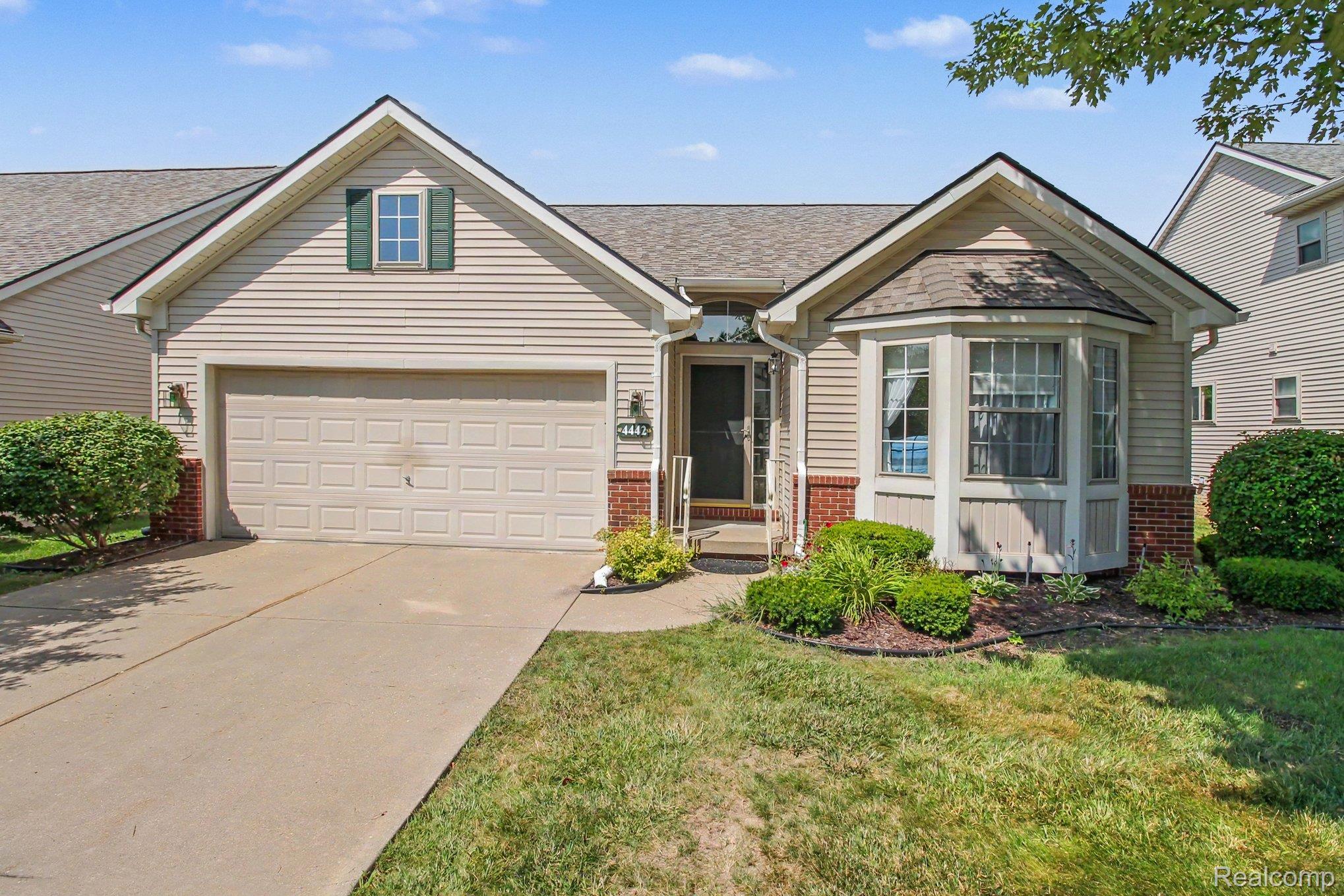 4442 Maple Creek Drive 23