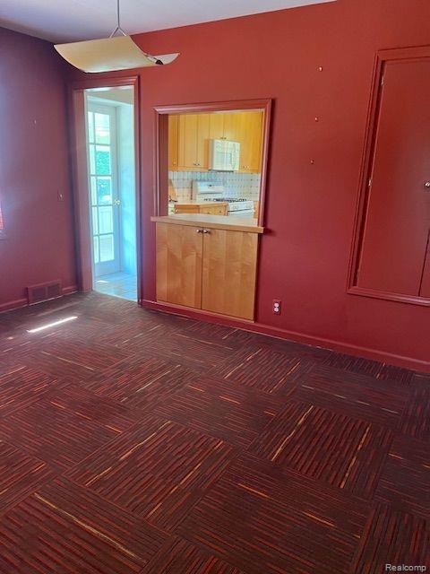 Birmingham, Michigan 48009, United States, 2 Bedrooms Bedrooms, ,2 BathroomsBathrooms,Residential,Active,33222