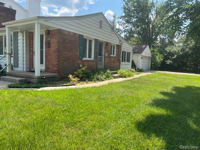 Birmingham, Michigan 48009, United States, 2 Bedrooms Bedrooms, ,2 BathroomsBathrooms,Residential,Active,33222