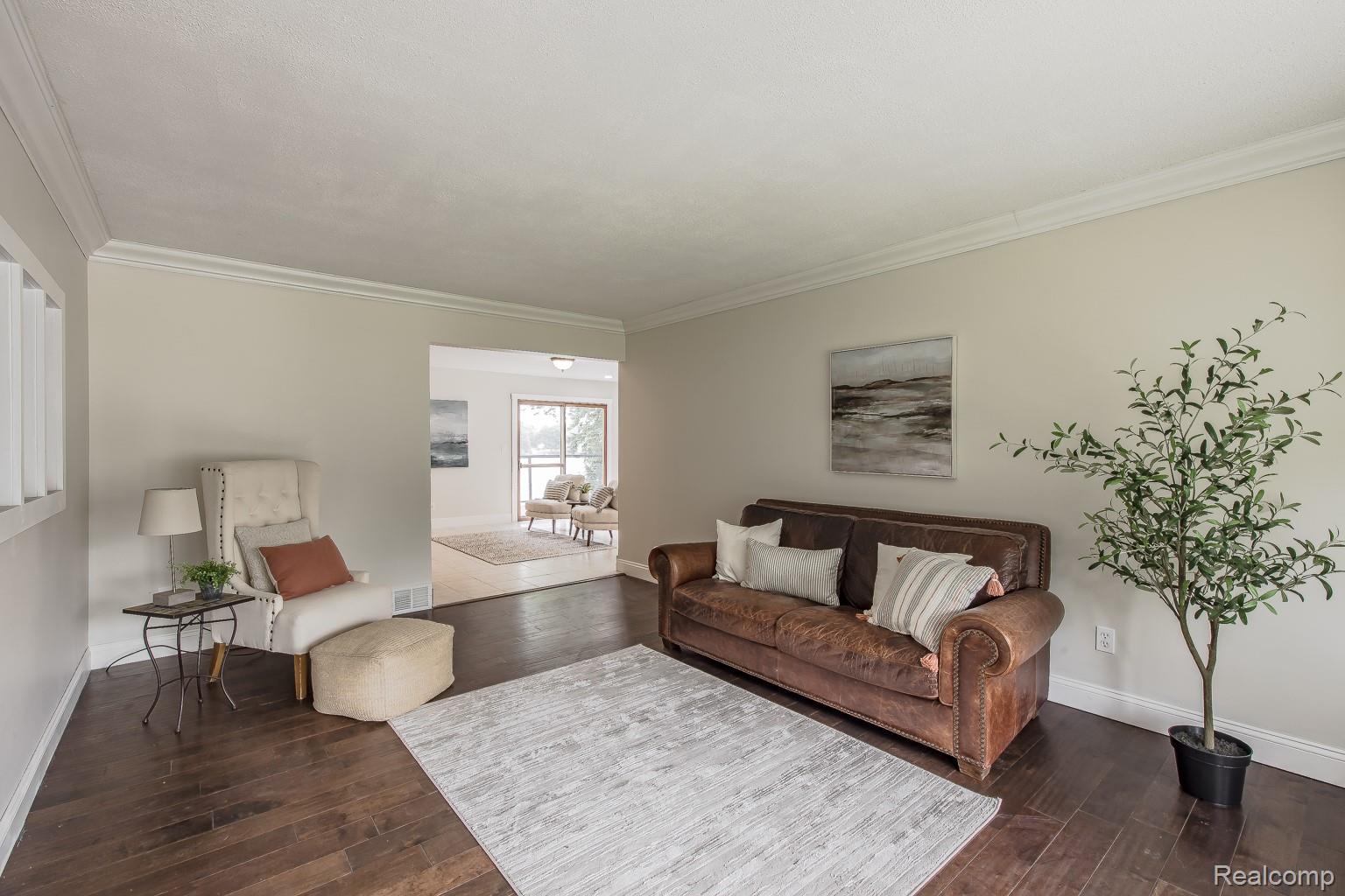 5914 Pleasant Drive