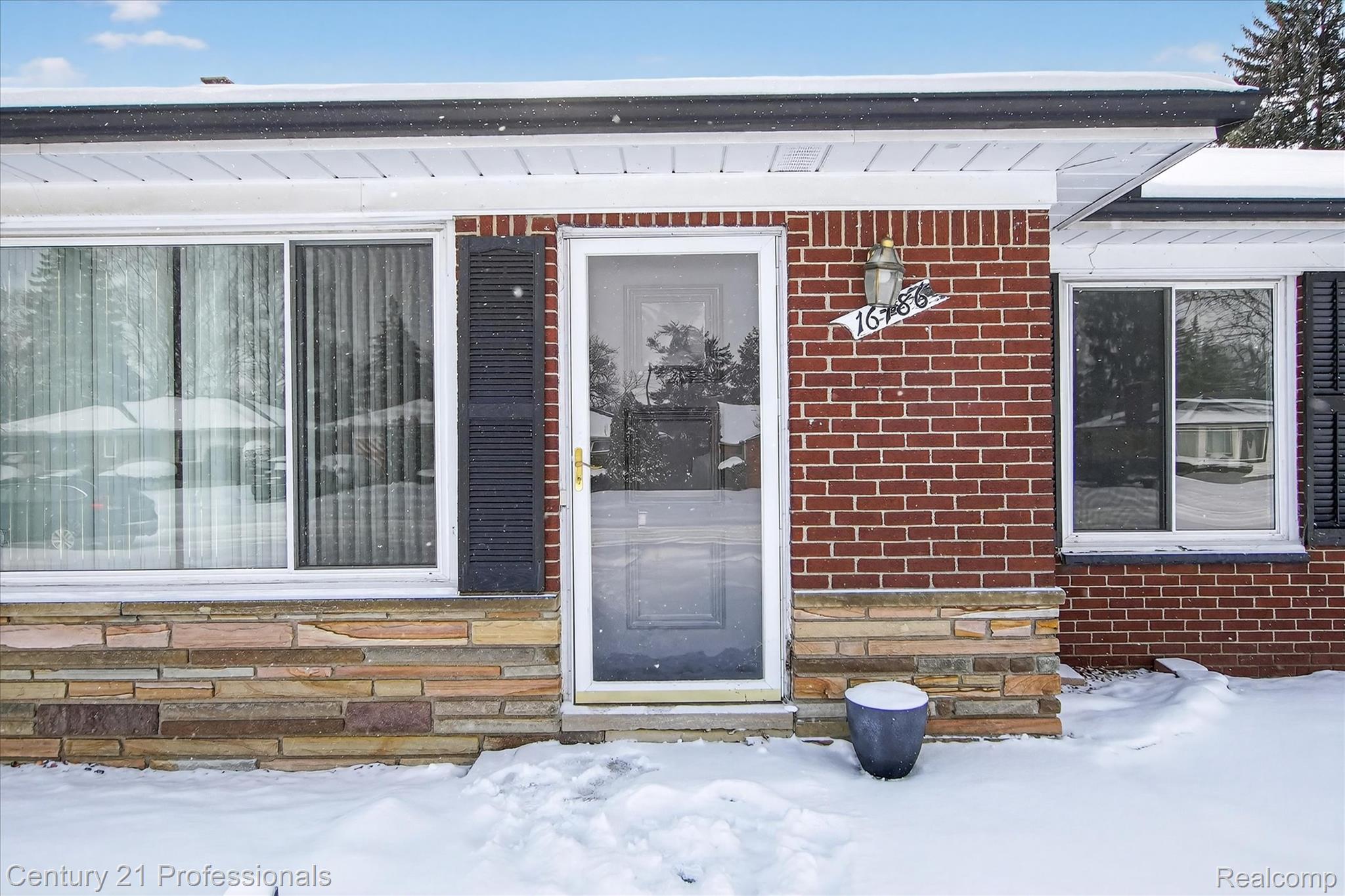 16786 Sprenger Avenue