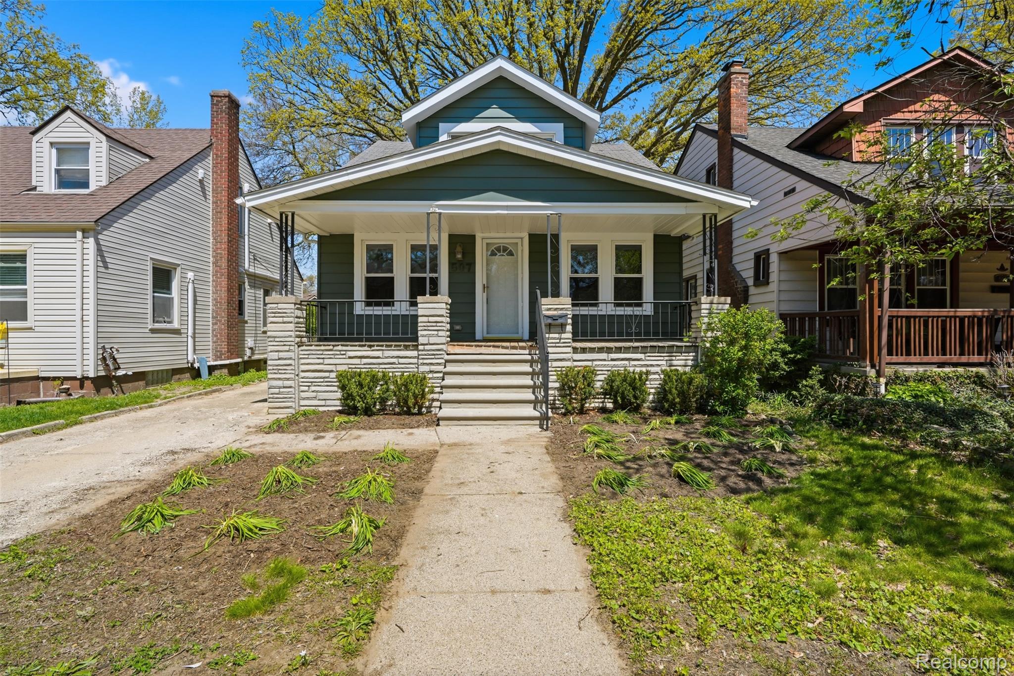 507 E MapleHurst Street