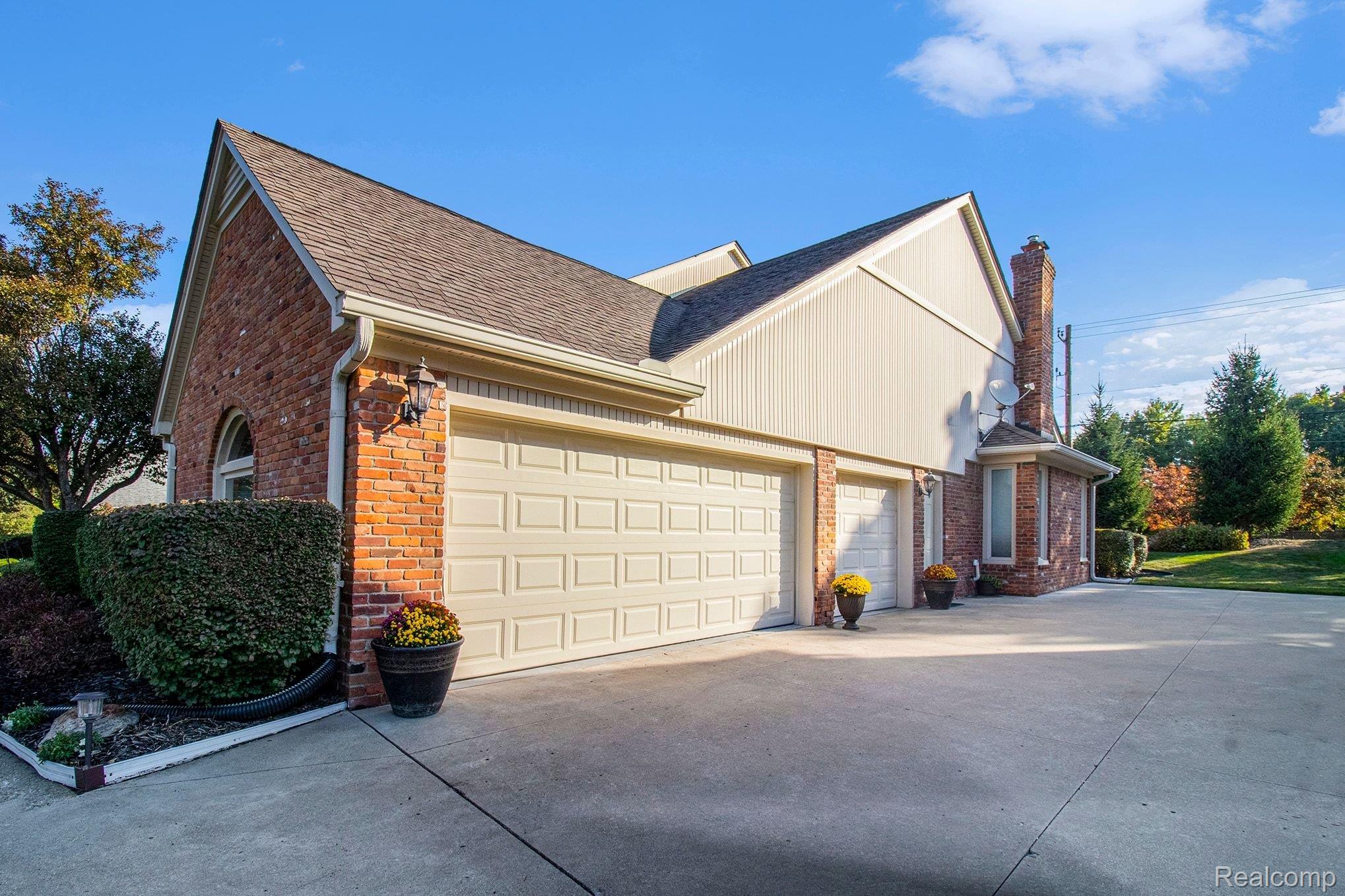 1941 Mapleridge Road