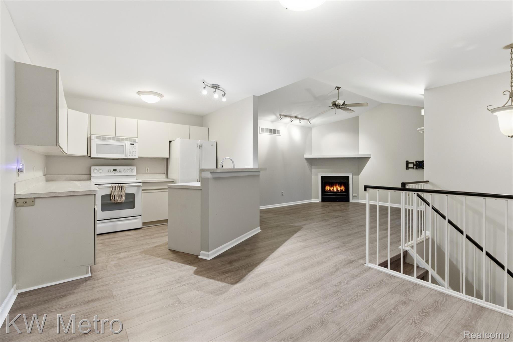 1563 N Bywood Avenue