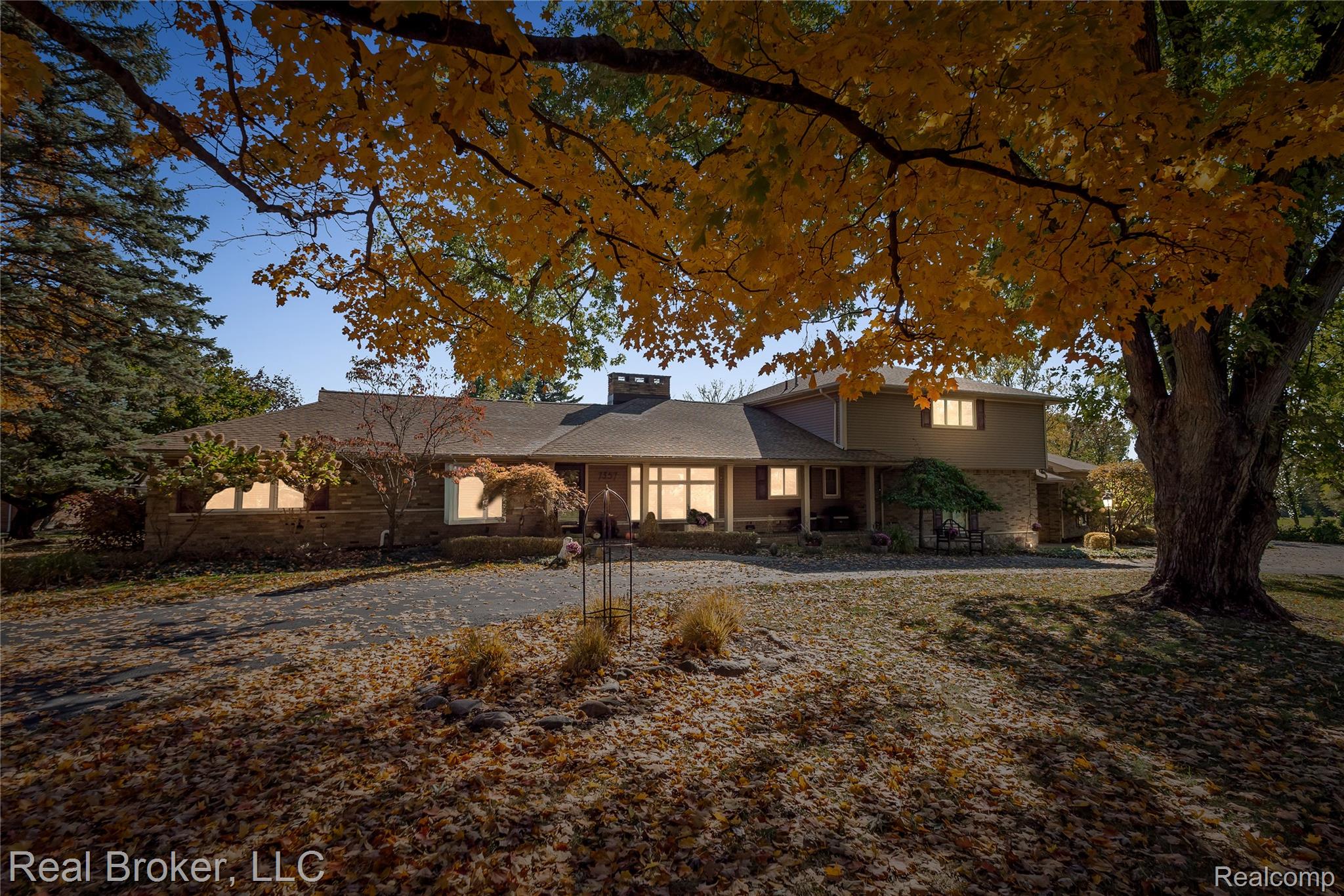 7357 W Greenwich Drive