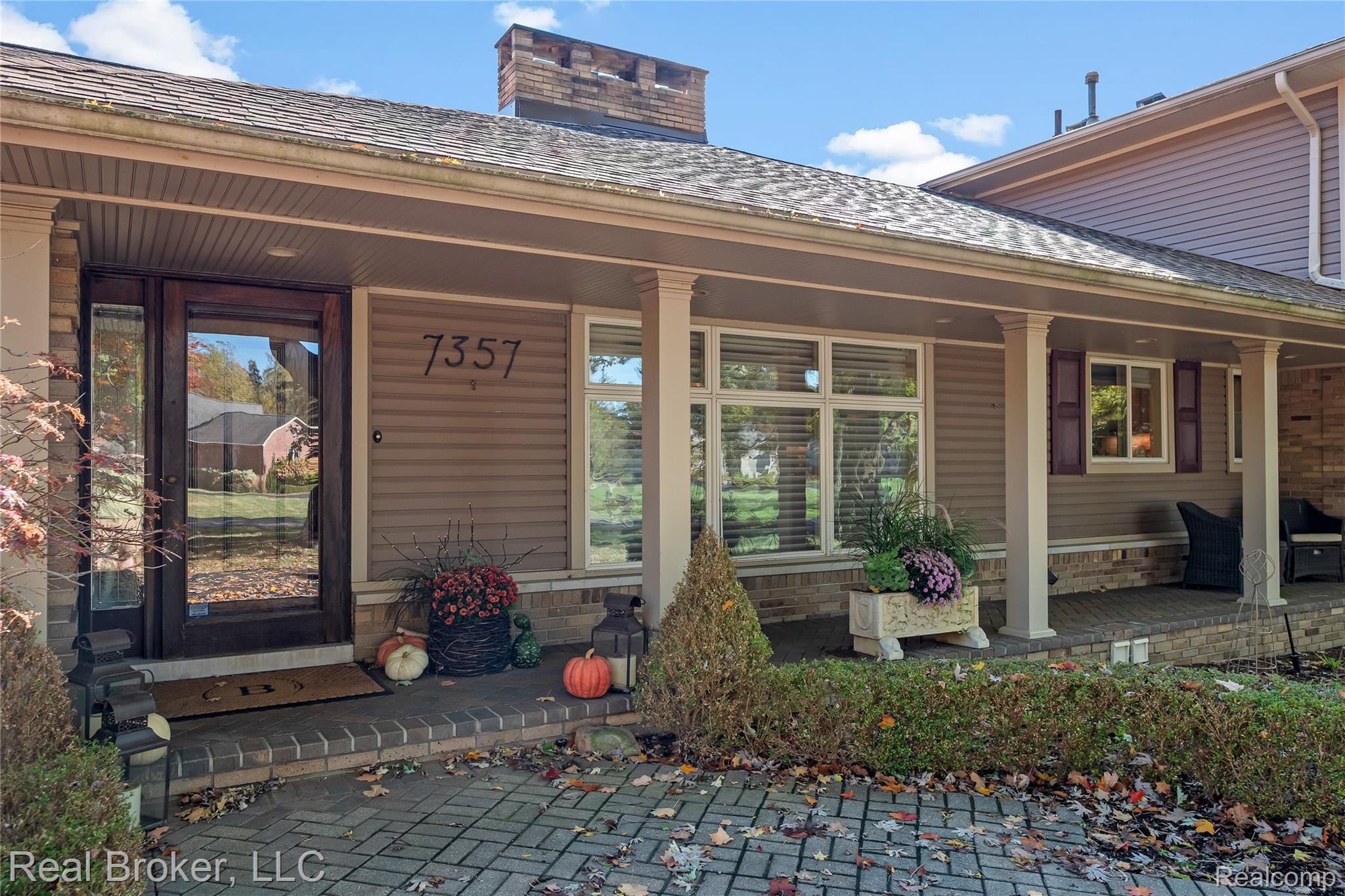 7357 W Greenwich Drive