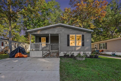 Photo of 13640 Oaktree Court, Grand Haven Charter Township, MI 49417 (MLS # 71026055992)