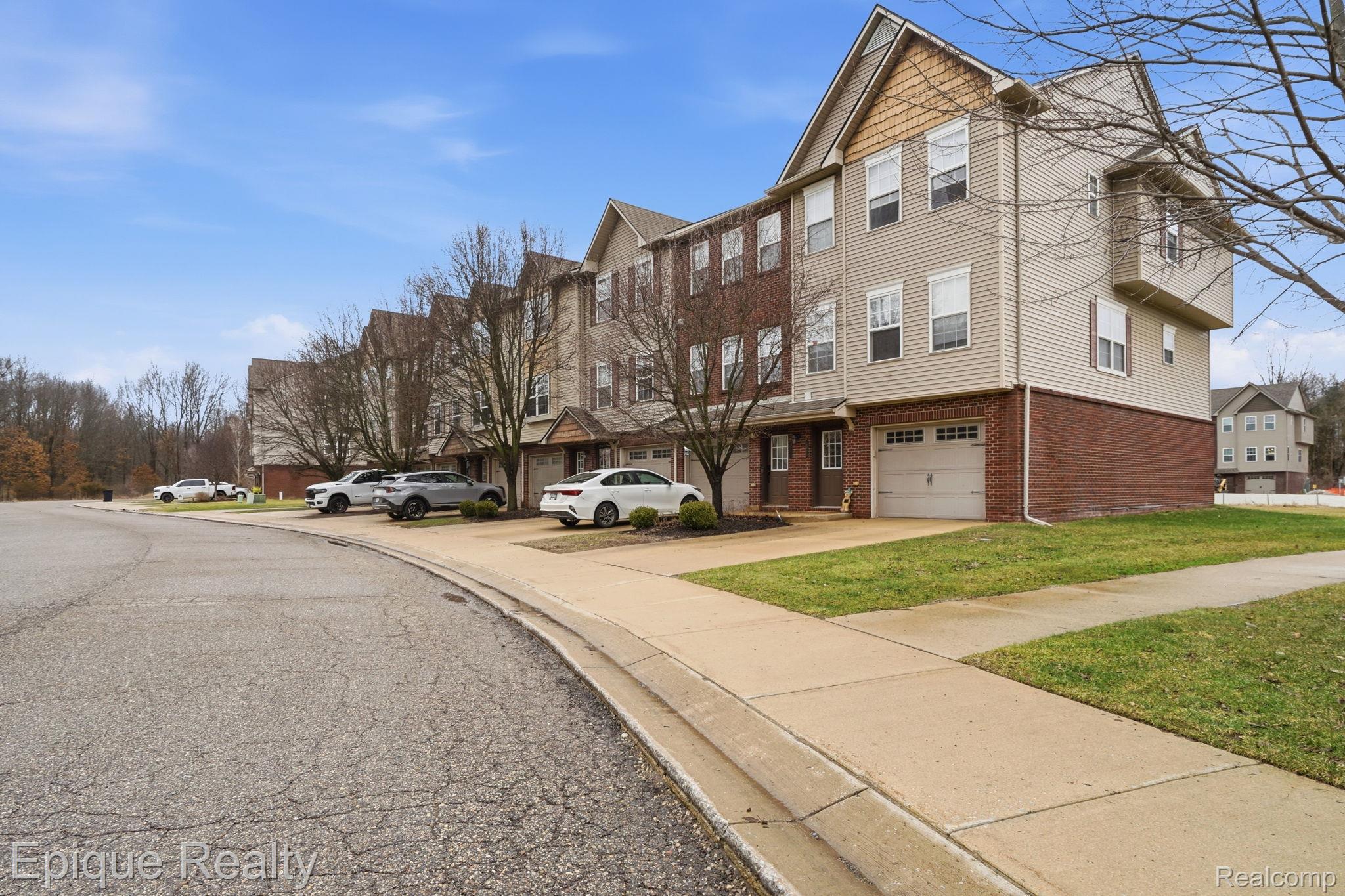 2206 Knotty Pine Trail