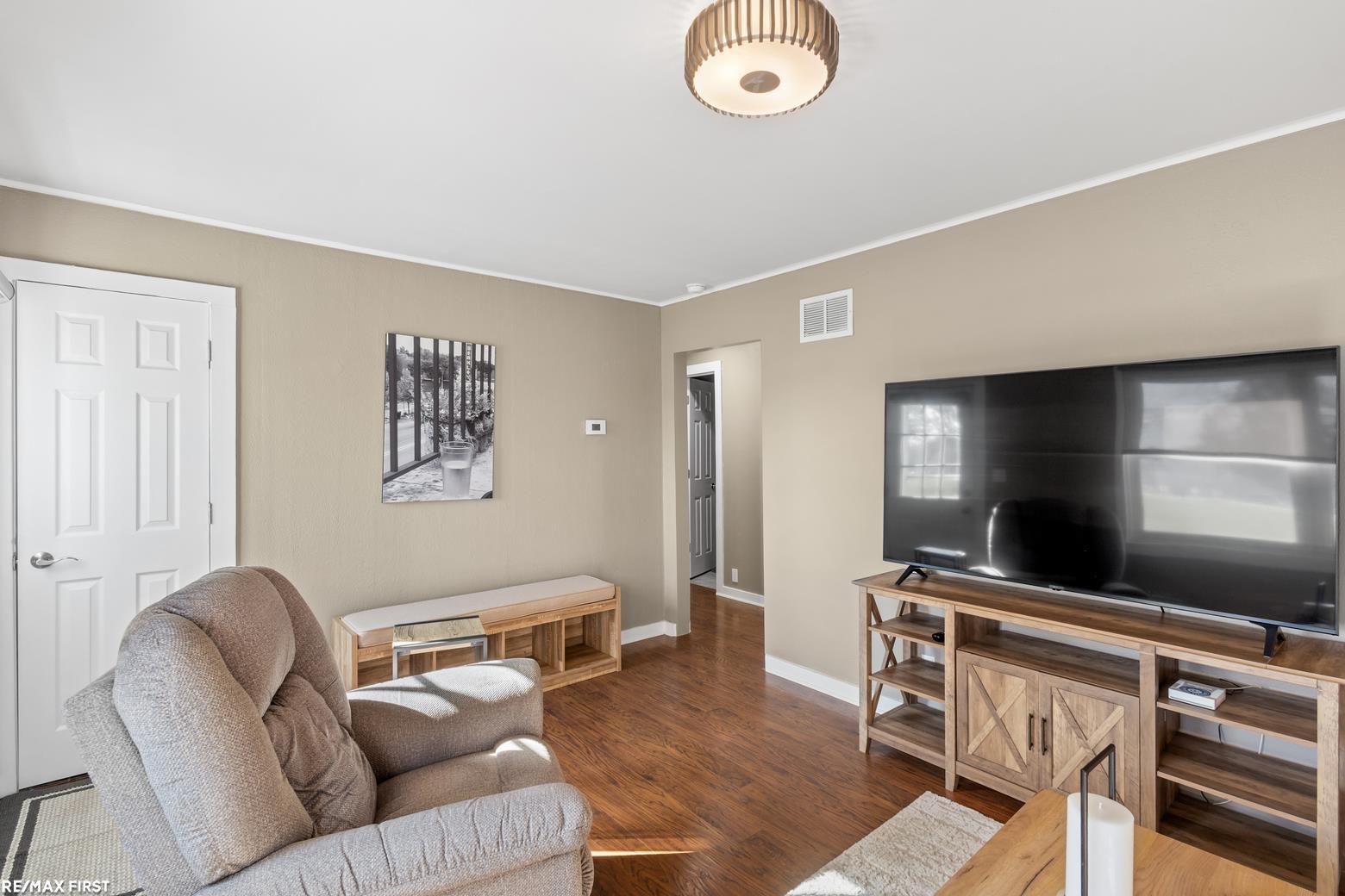 1060 S Kalamazoo Avenue