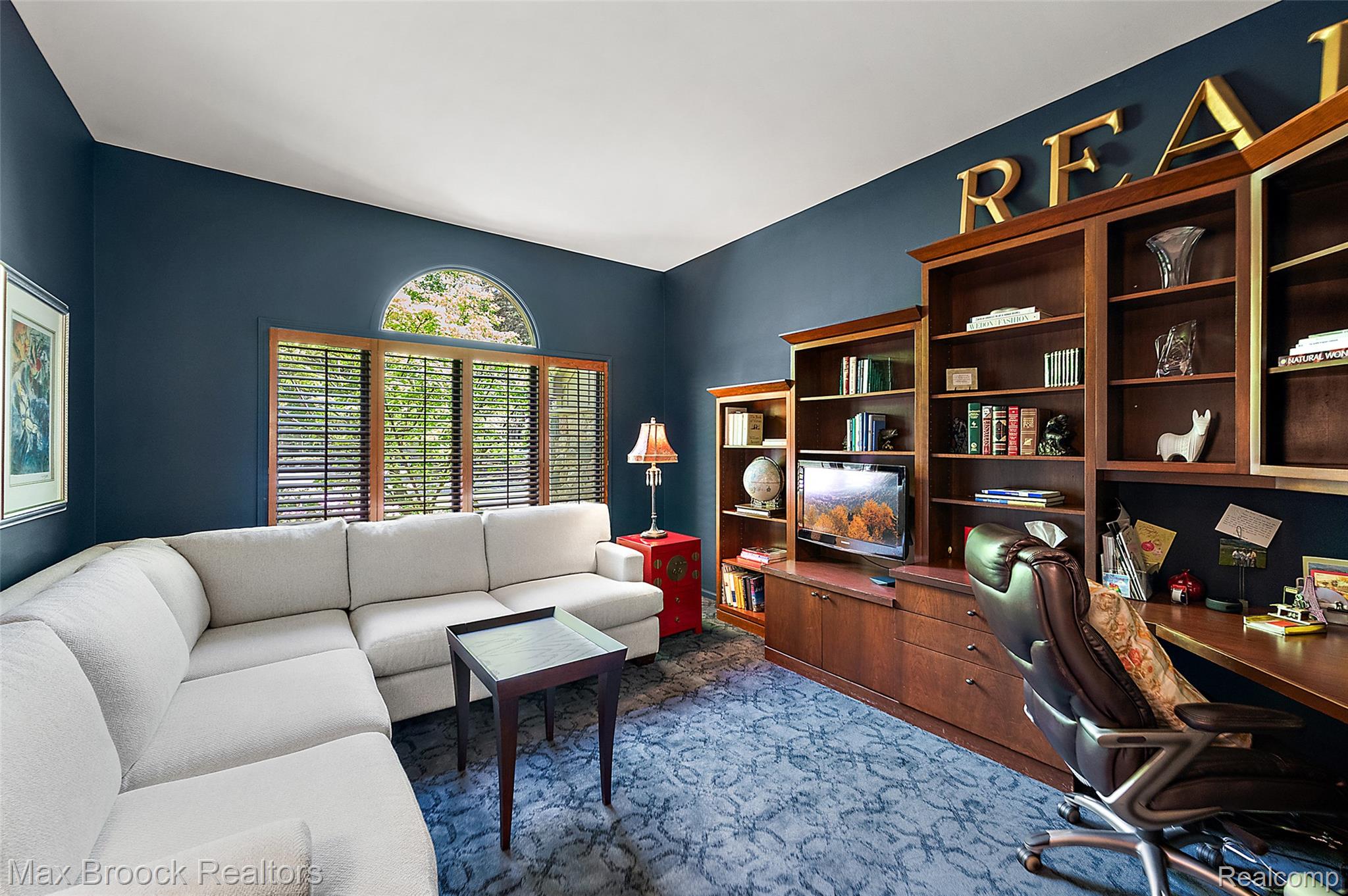 4872 Cliffside Drive