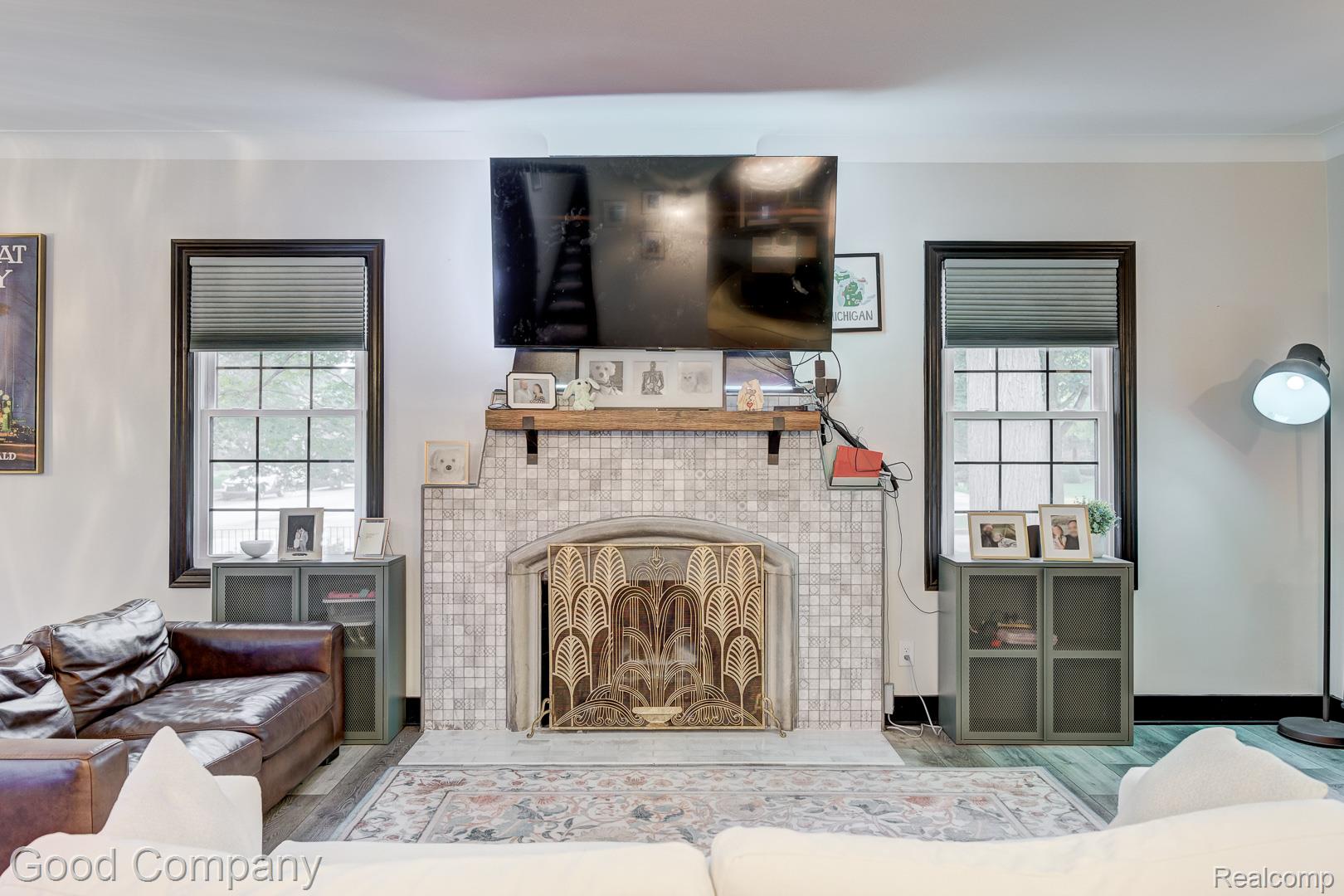 93 Oakdale Boulevard