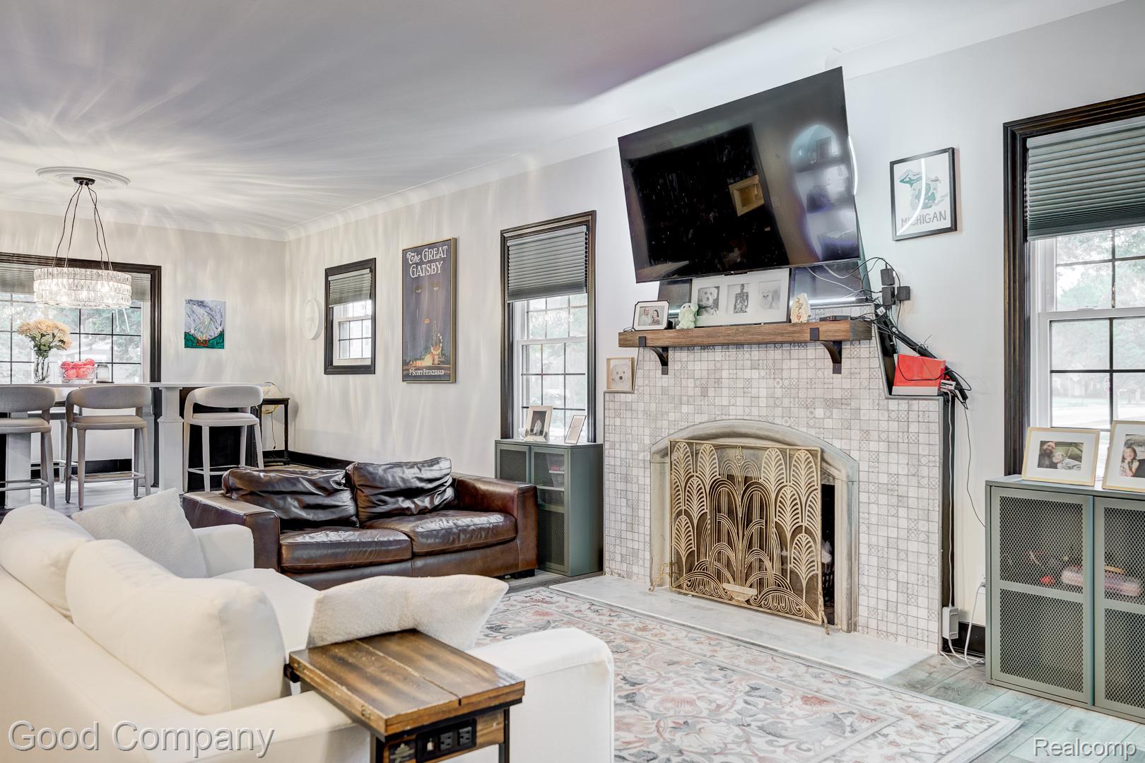 93 Oakdale Boulevard