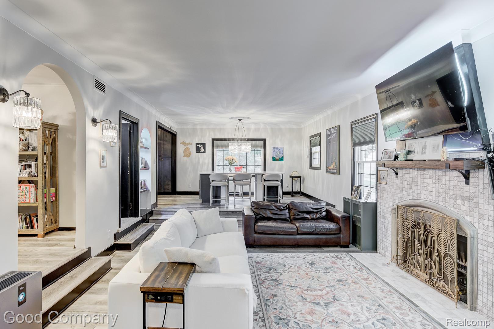 93 Oakdale Boulevard