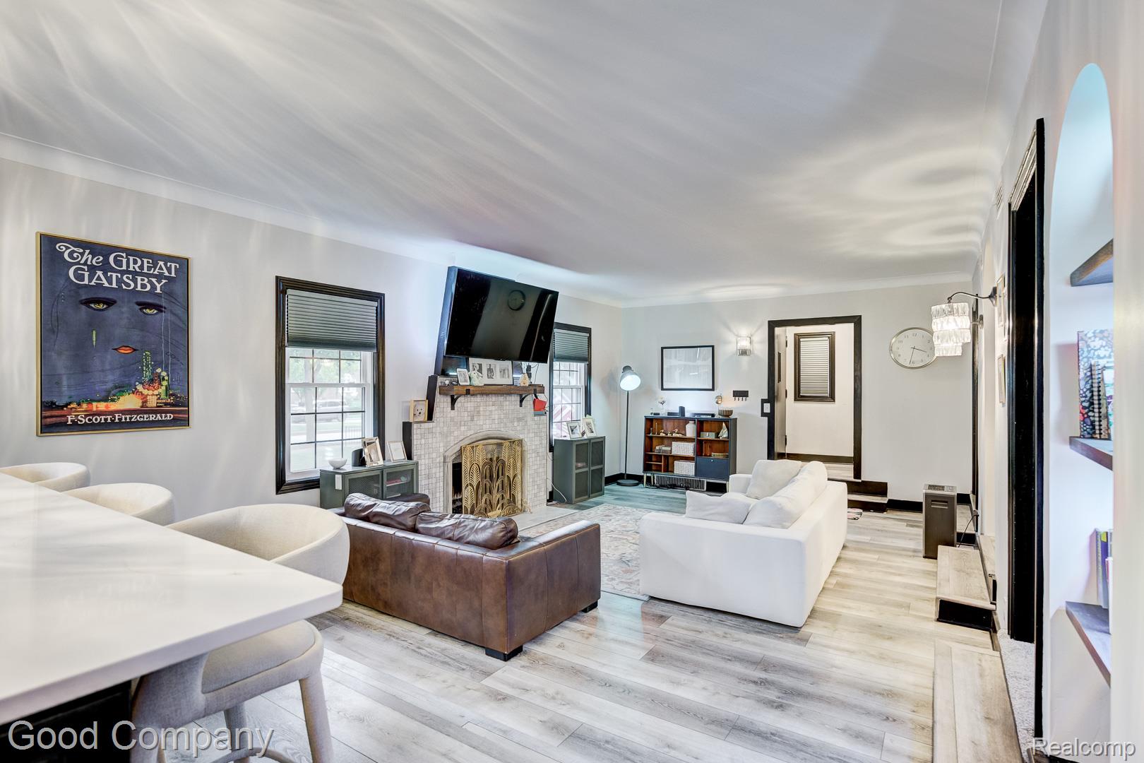 93 Oakdale Boulevard