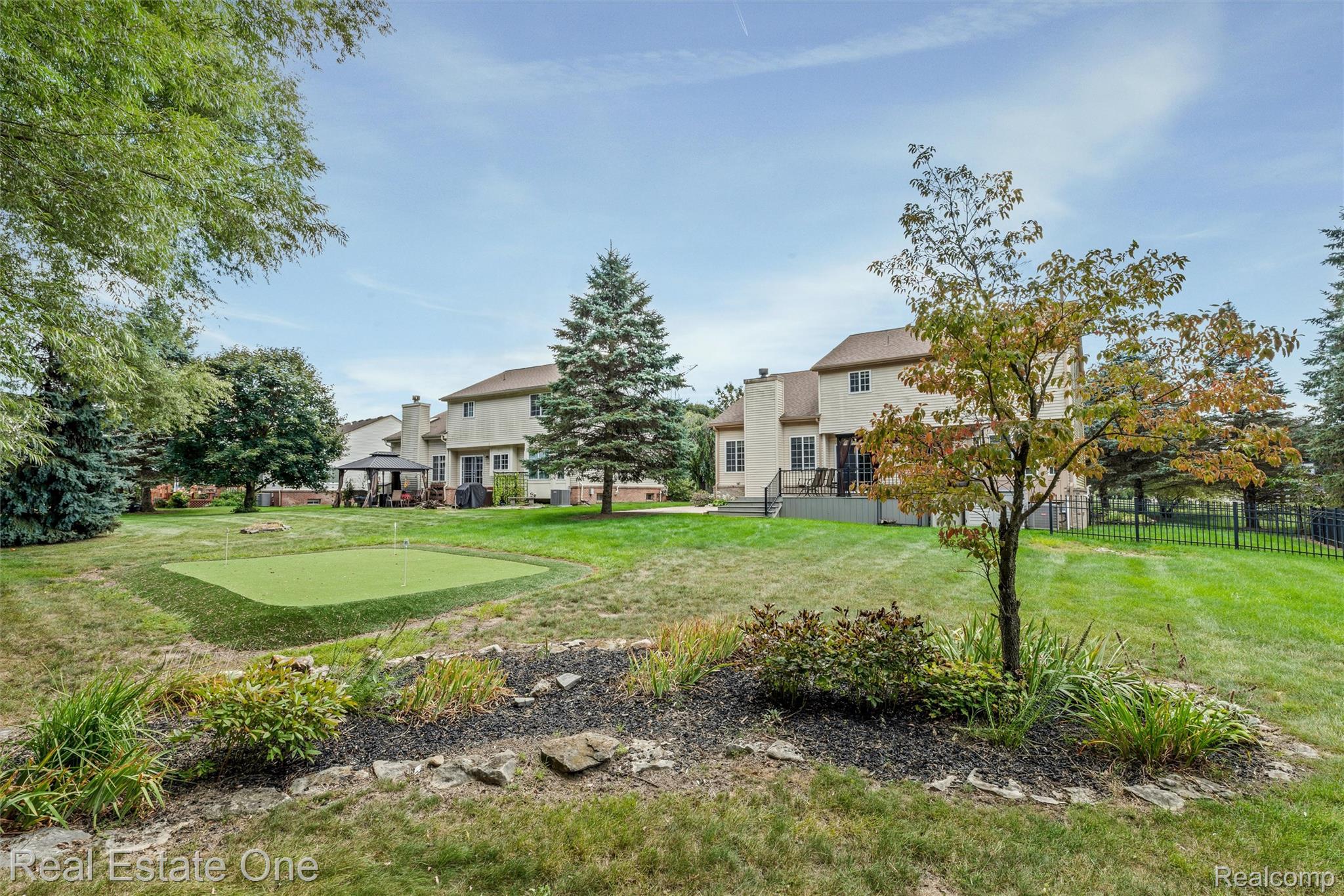 1083 Pheasant Run West Drive