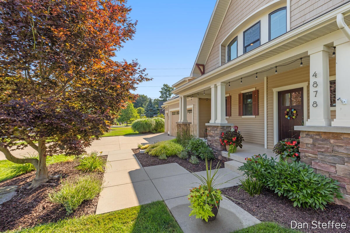 4878 W Village Trail SE
