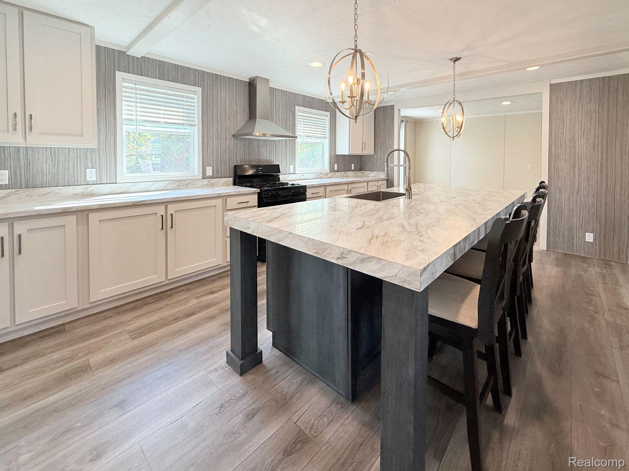 1553 Larkmore Lane