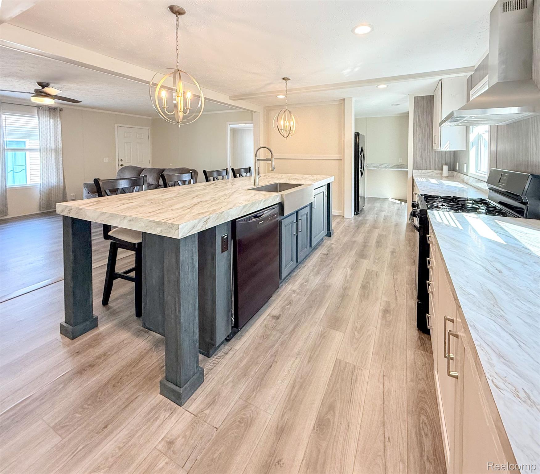 1553 Larkmore Lane