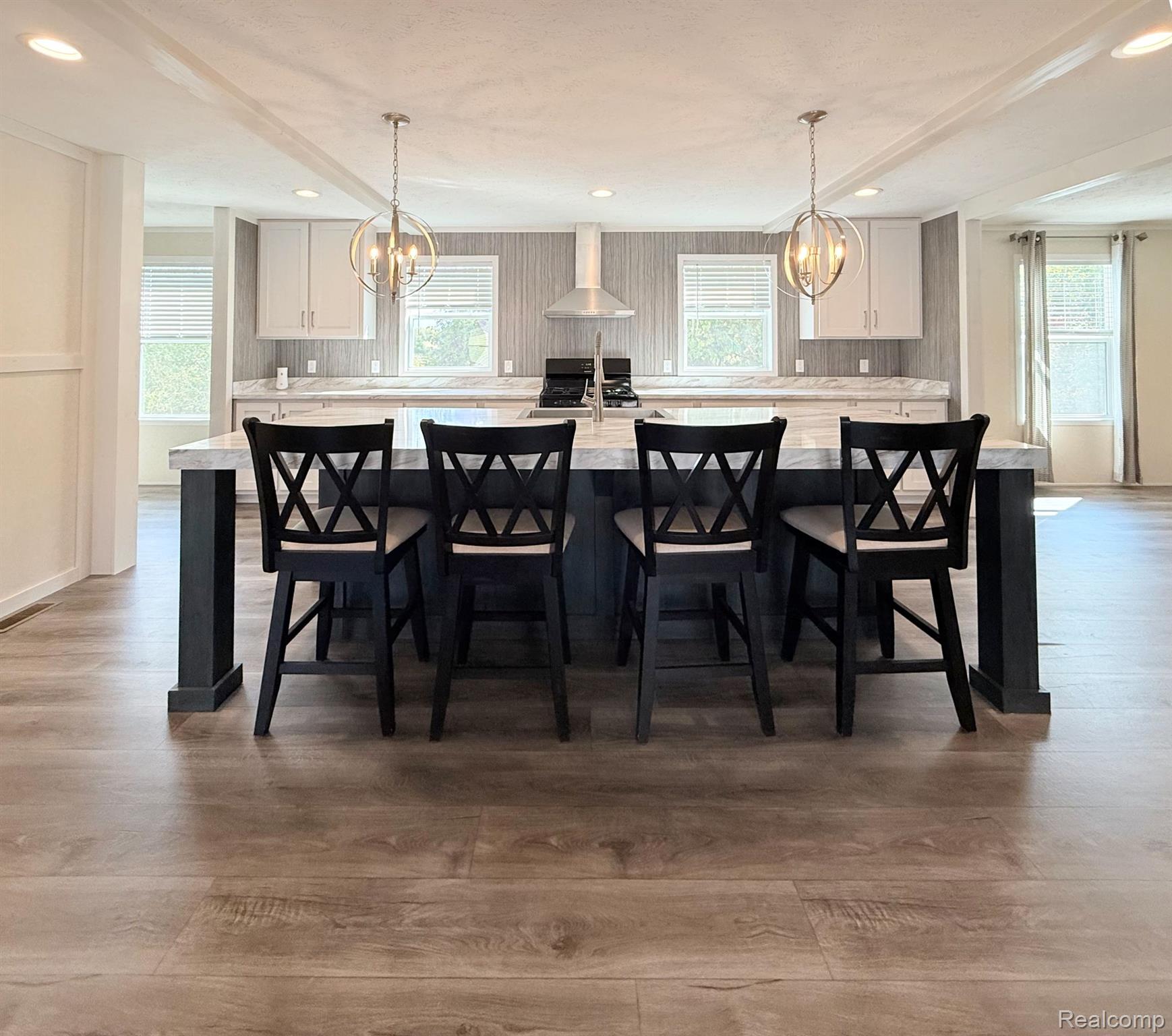 1553 Larkmore Lane