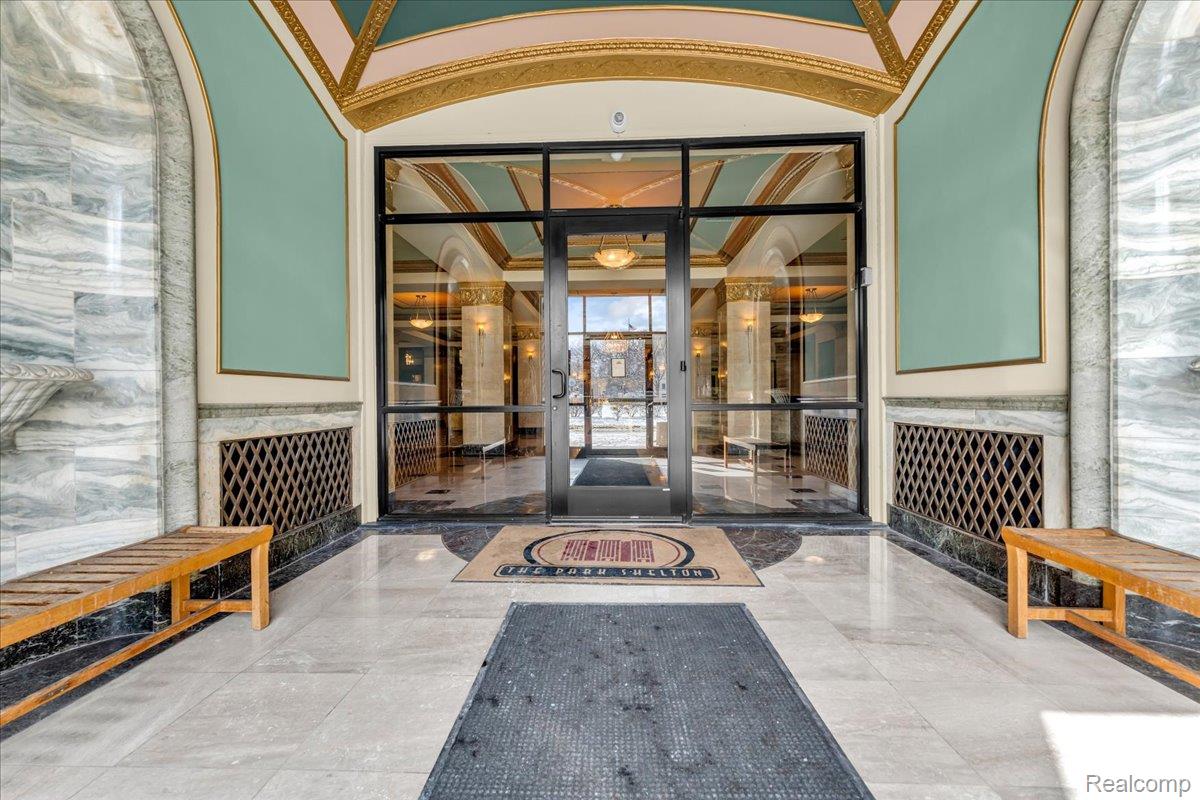 15 E Kirby Street 929