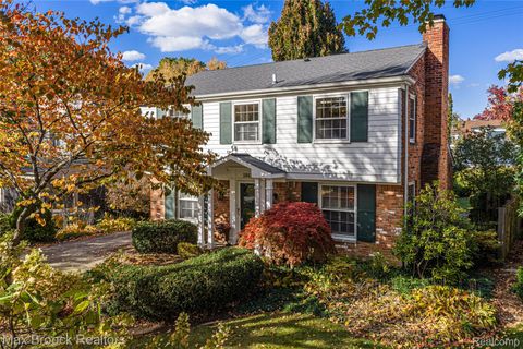 1882 Melbourne Street Birmingham City MI 48009