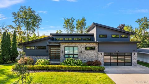 16281 Buckingham Avenue Beverly Hills Village MI 48025