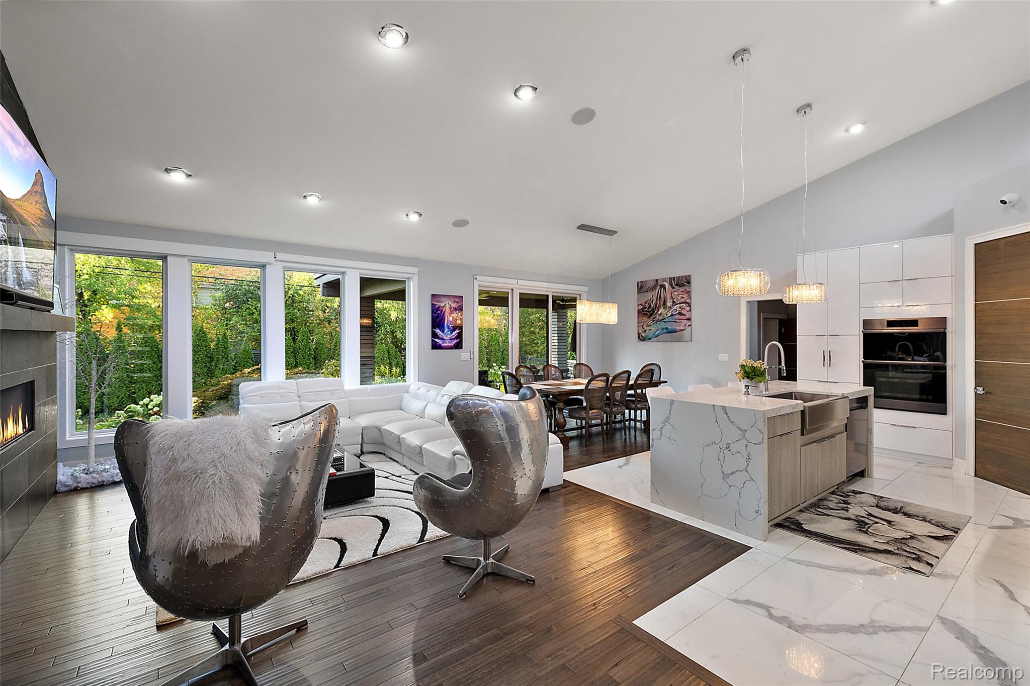 16281 Buckingham Avenue