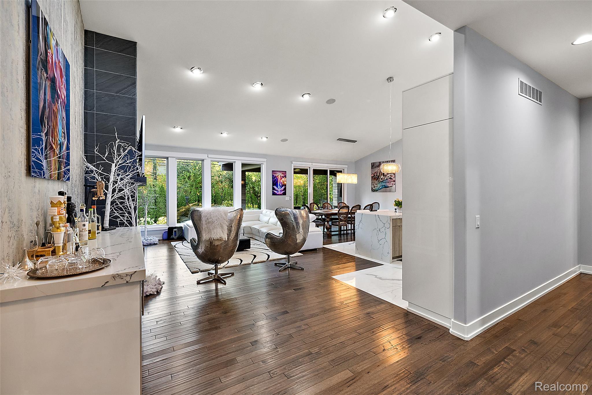 16281 Buckingham Avenue