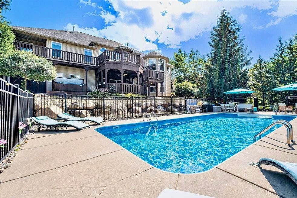 4392 OAK TREE Trail