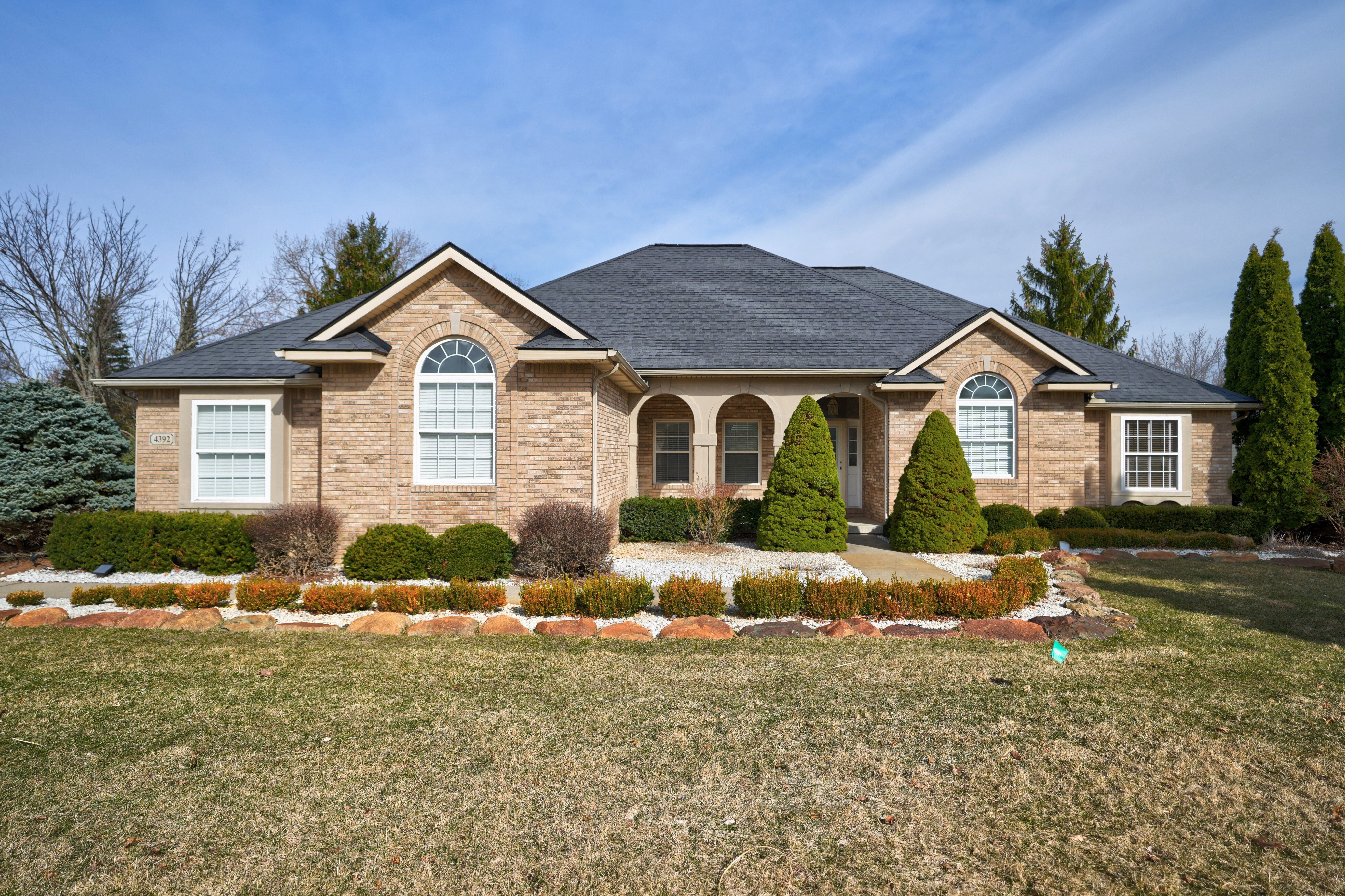4392 OAK TREE Trail