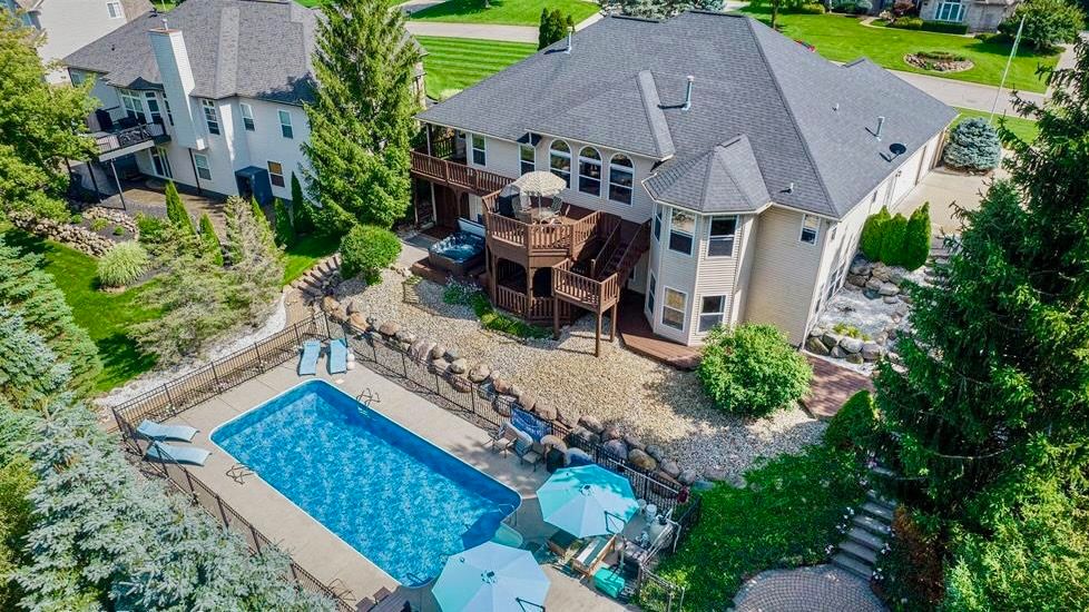 4392 OAK TREE Trail