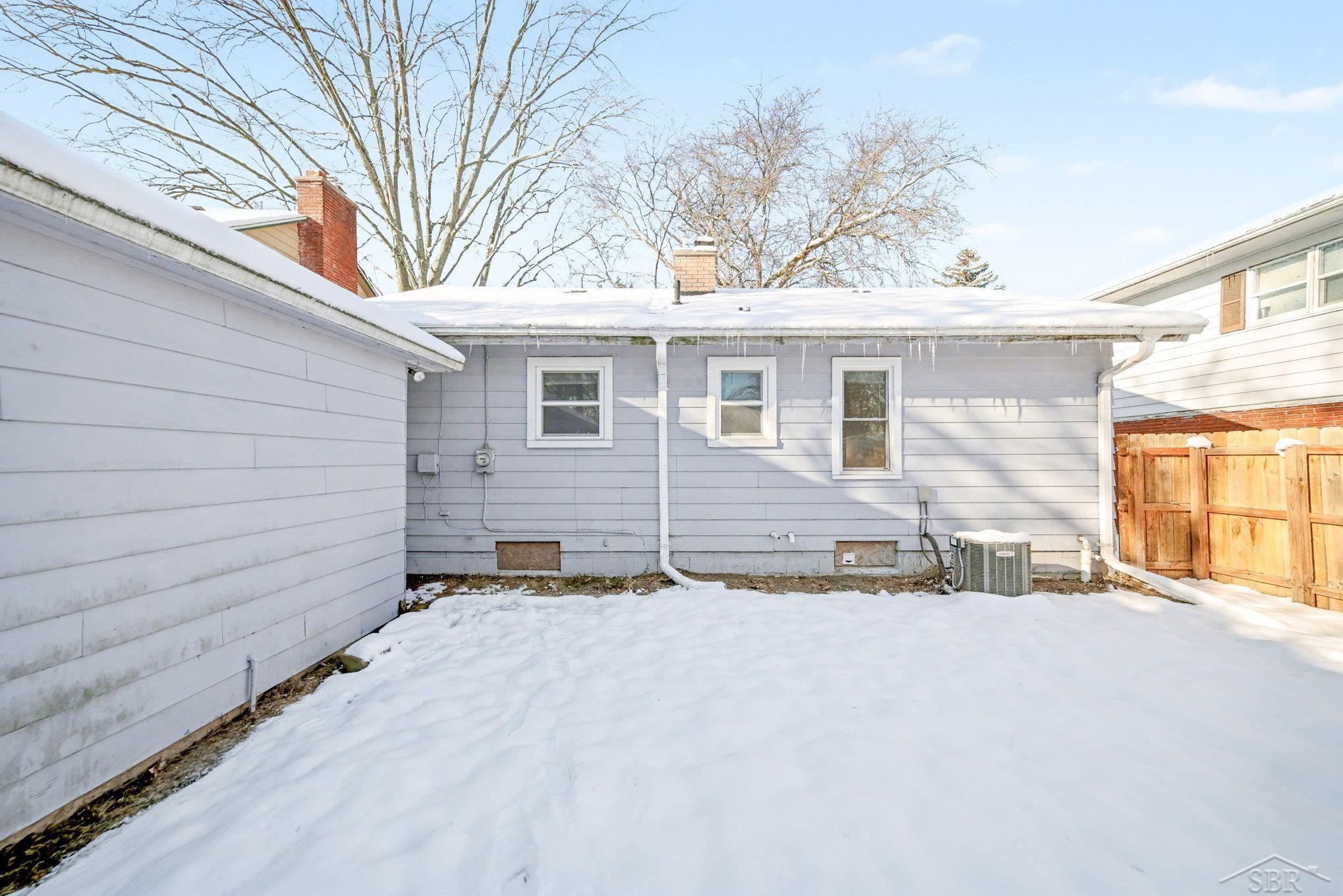 Saginaw, Michigan 48602, United States, 2 Bedrooms Bedrooms, ,1 BathroomBathrooms,Residential,Active,251572