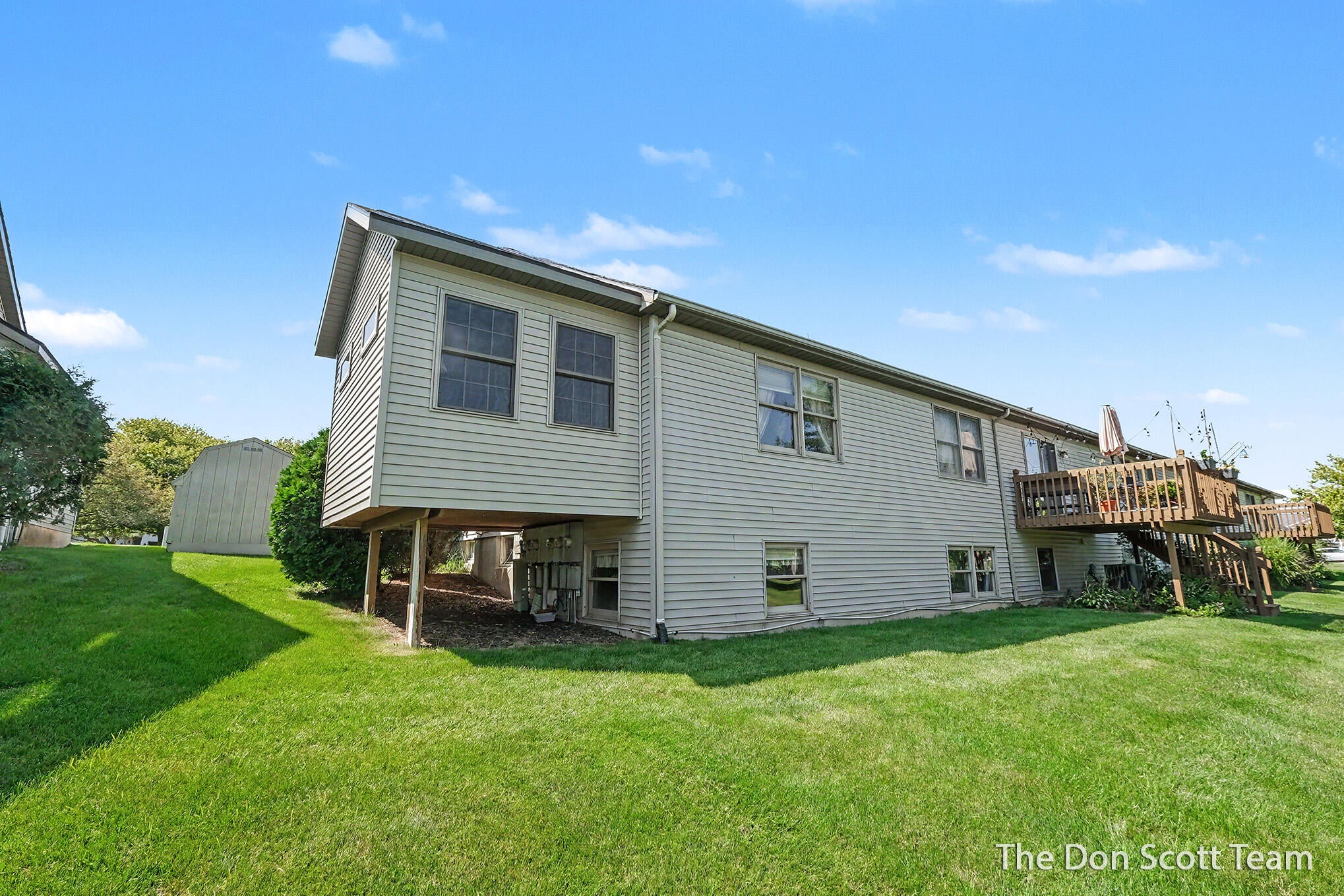210 Heatherview Street NW