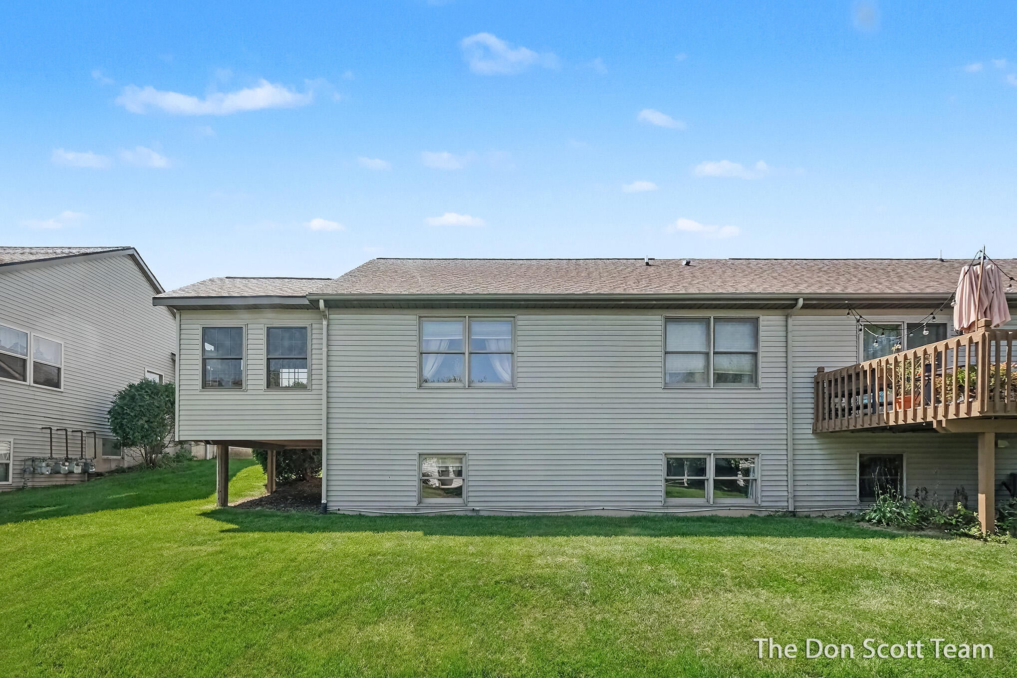 210 Heatherview Street NW