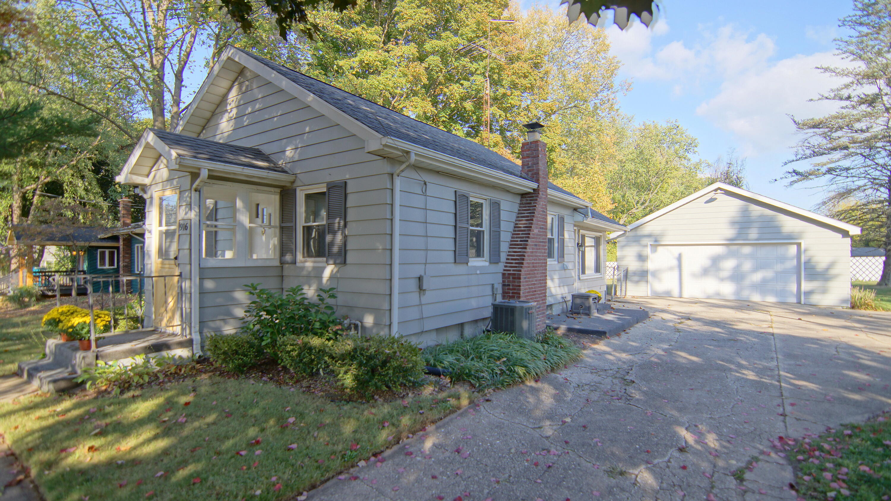 916 Chippewa Street