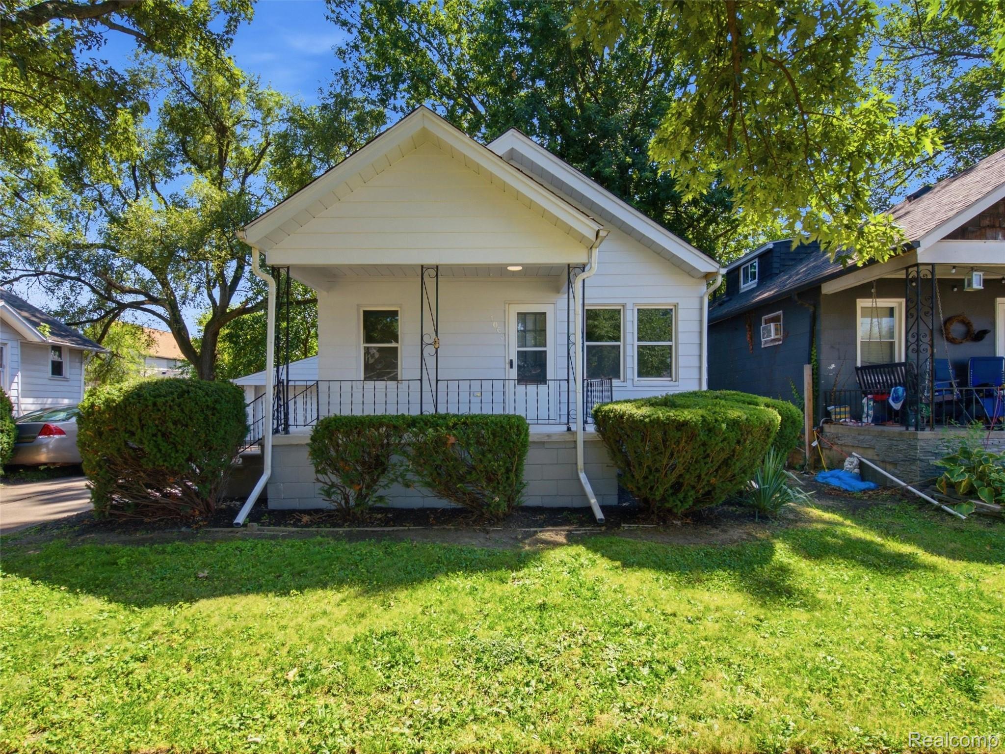 1063 Mayflower Avenue