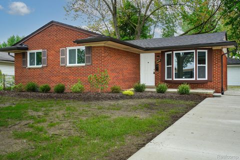 30644 HAYES Road Roseville City MI 48066