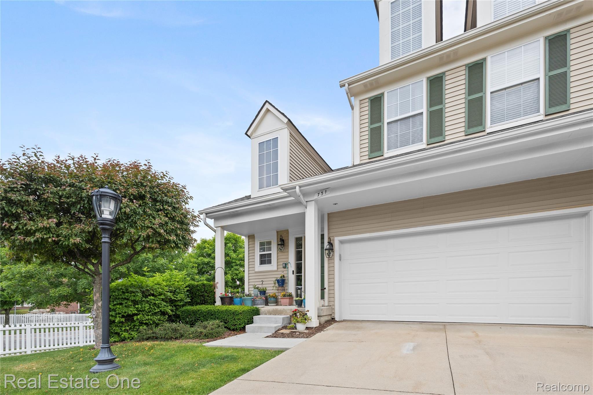 731 E Bluff Court