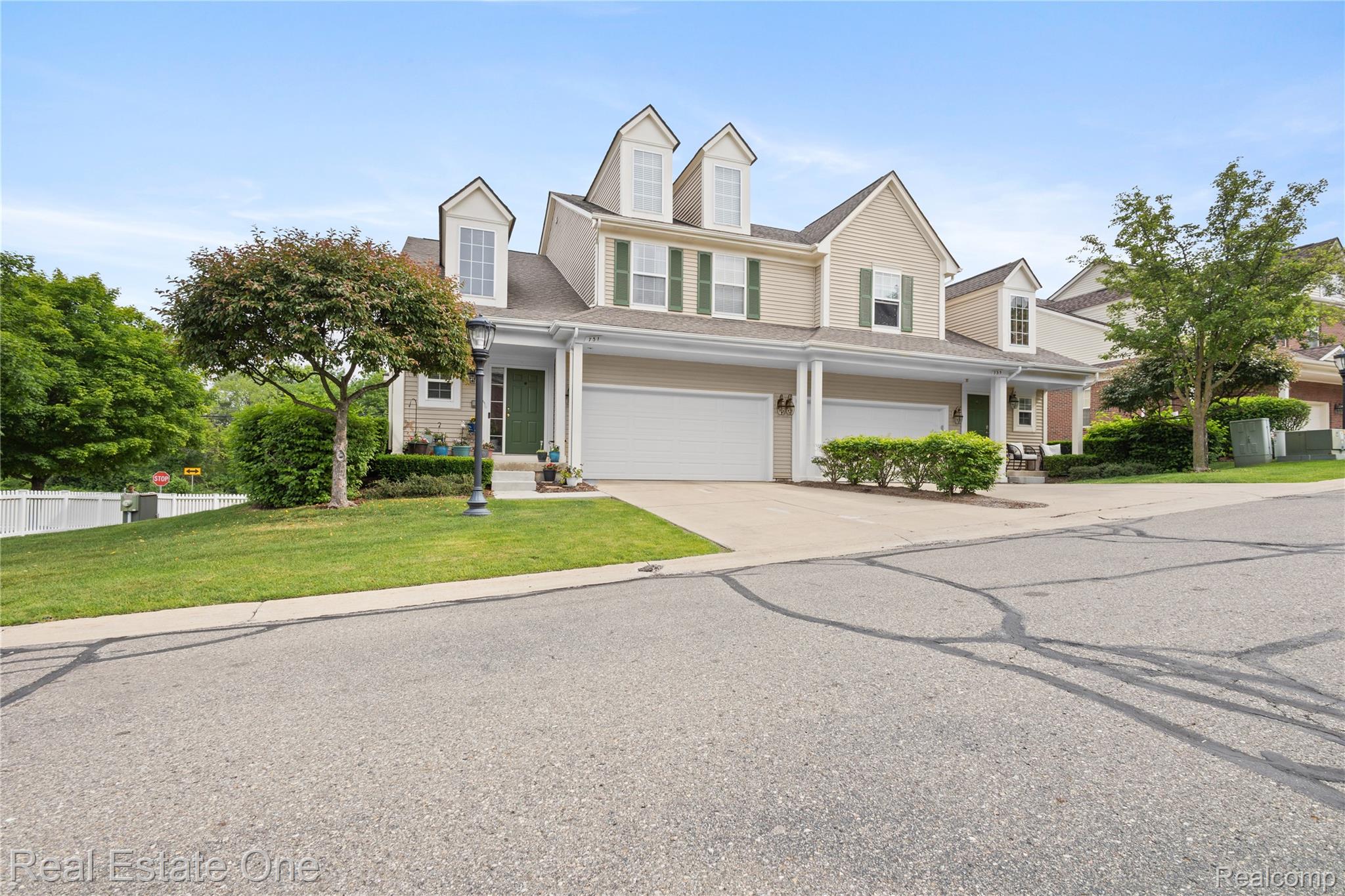 731 E Bluff Court