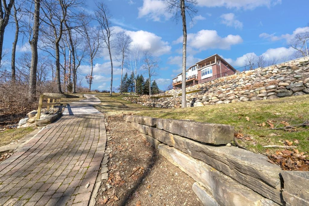 listing image 83