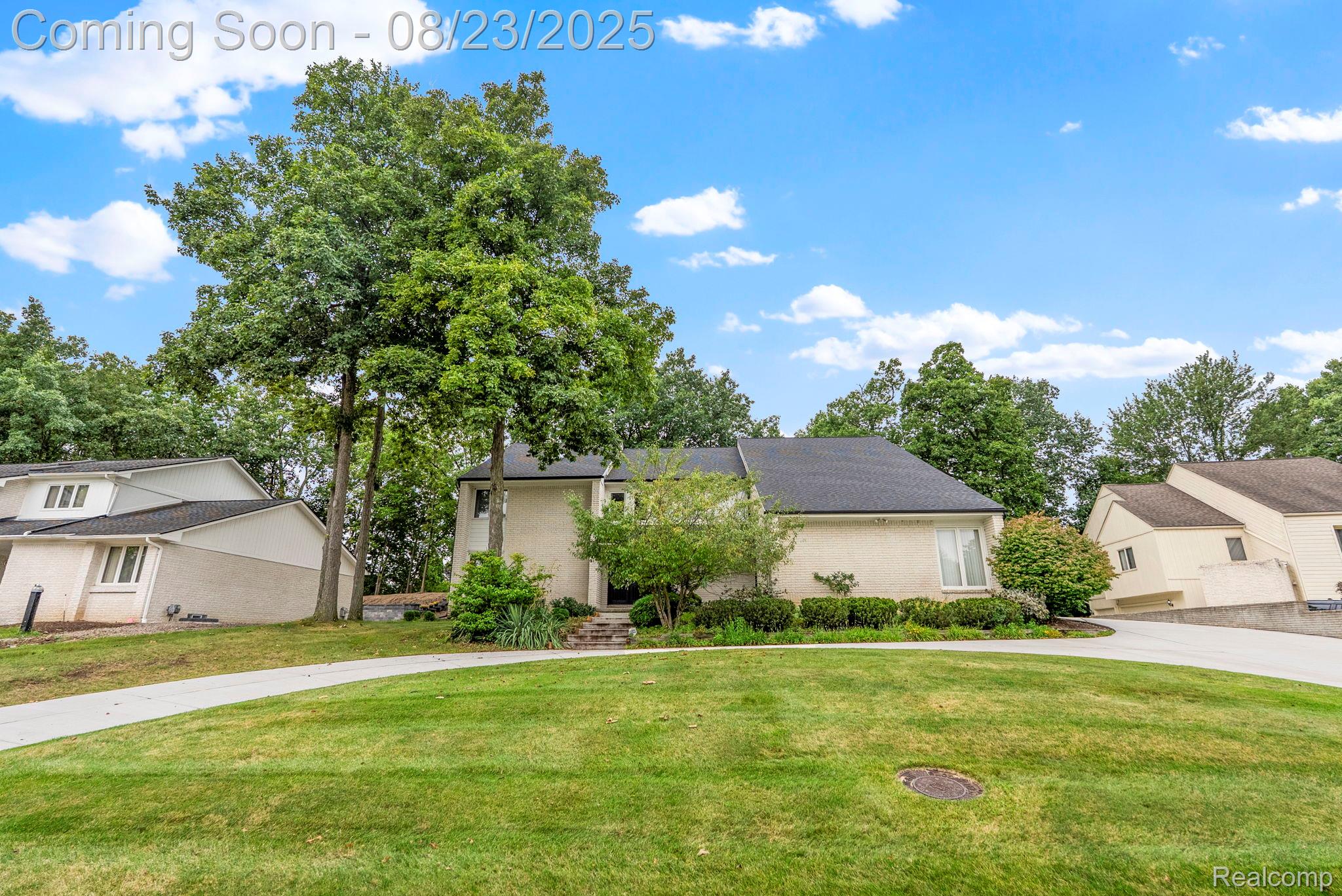 5322 Pond Bluff Drive