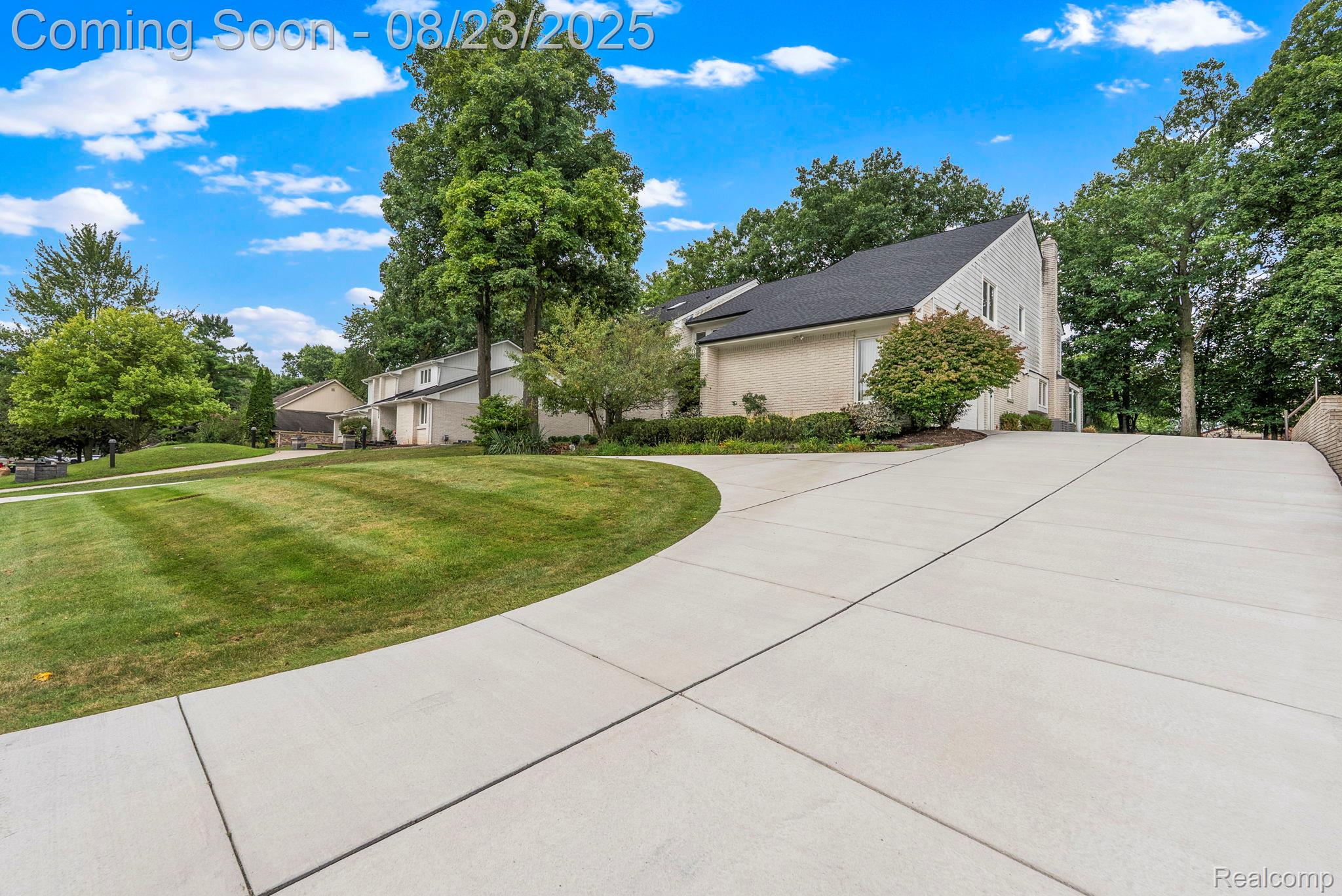5322 Pond Bluff Drive