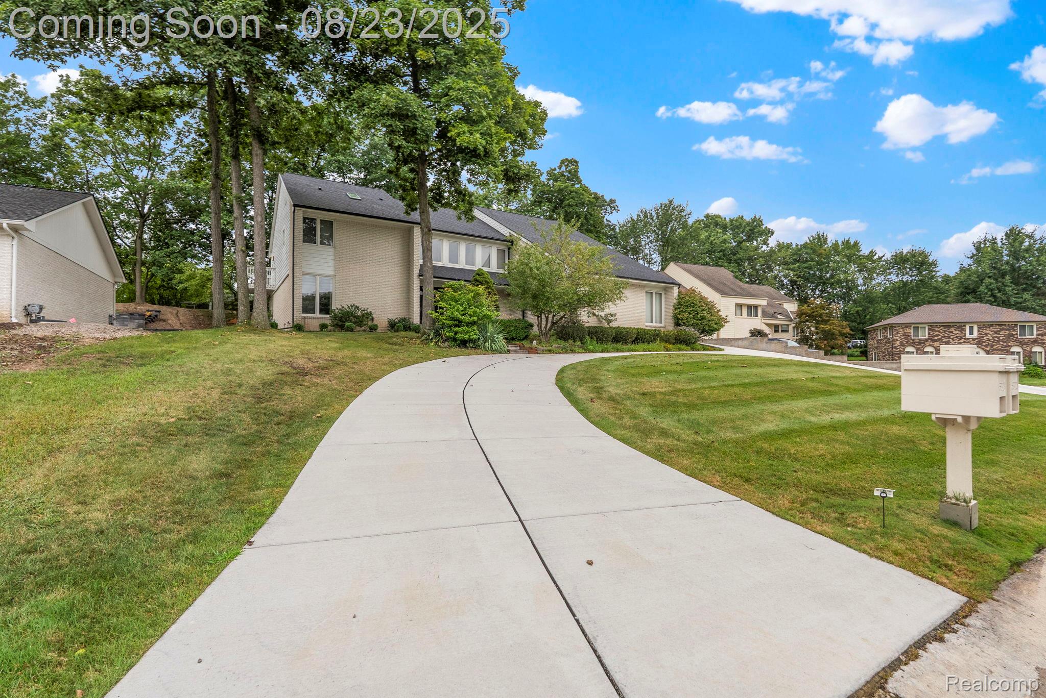 5322 Pond Bluff Drive