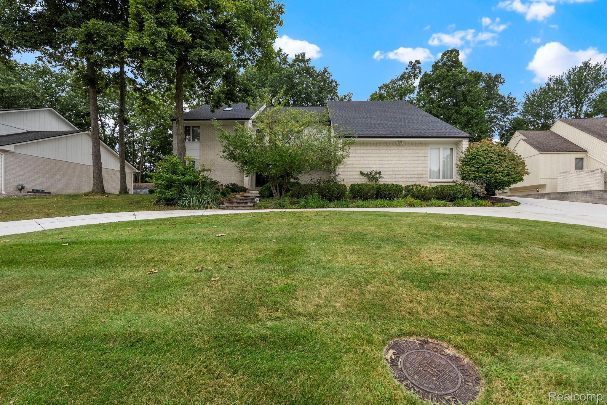 5322 Pond Bluff Drive