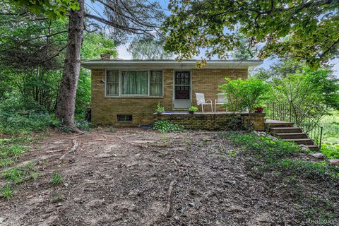 548 Munger Road Holly Village MI 48442