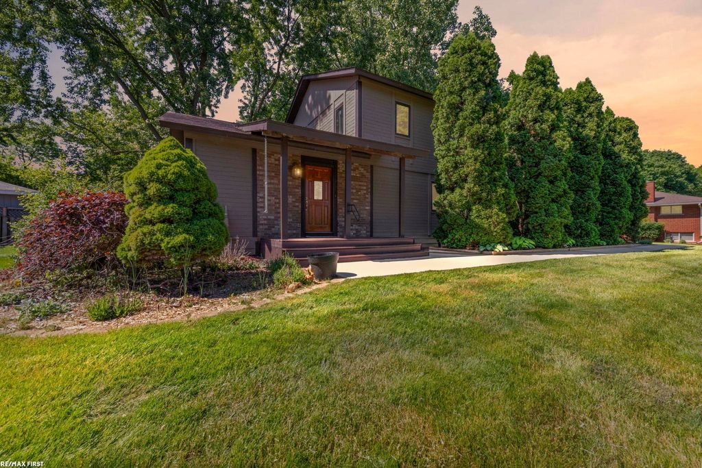 Photo of 38661 Jahn Street, Livonia City, MI 48152 (MLS # 58050210423)