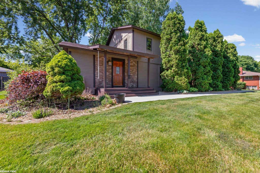 Photo of 38661 Jahn Street, Livonia City, MI 48152 (MLS # 58050210423)