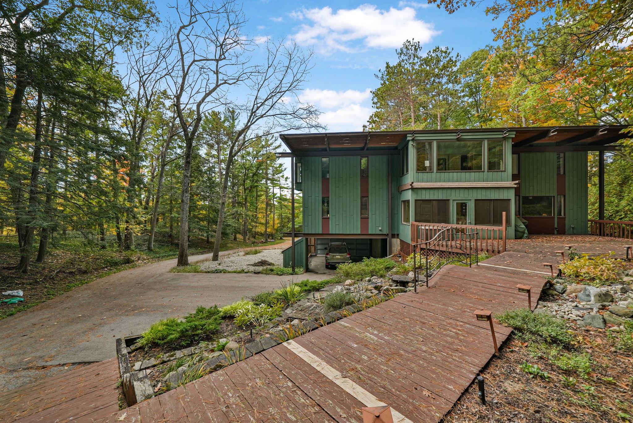 6644 Peninsula Drive